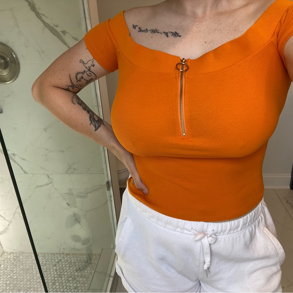 Guess shirt 🧡